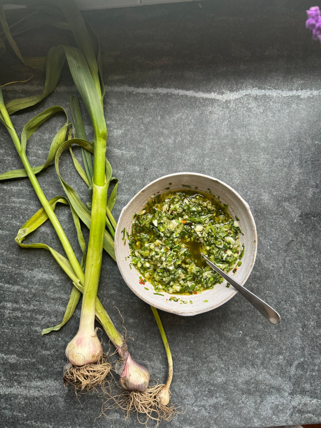 שום ירוק בשמן-זית