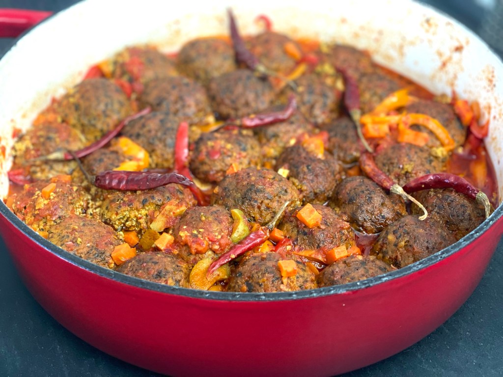 קציצות טופו ברוטב אדום חריף