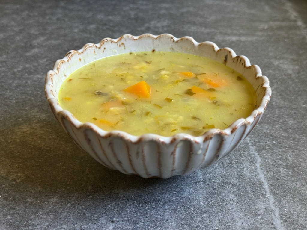 מרק ירקות ועדשים&nbsp;כתומות