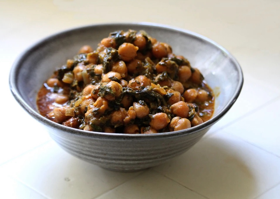 תבשיל חומוסים ותרד&nbsp;קטיפתי