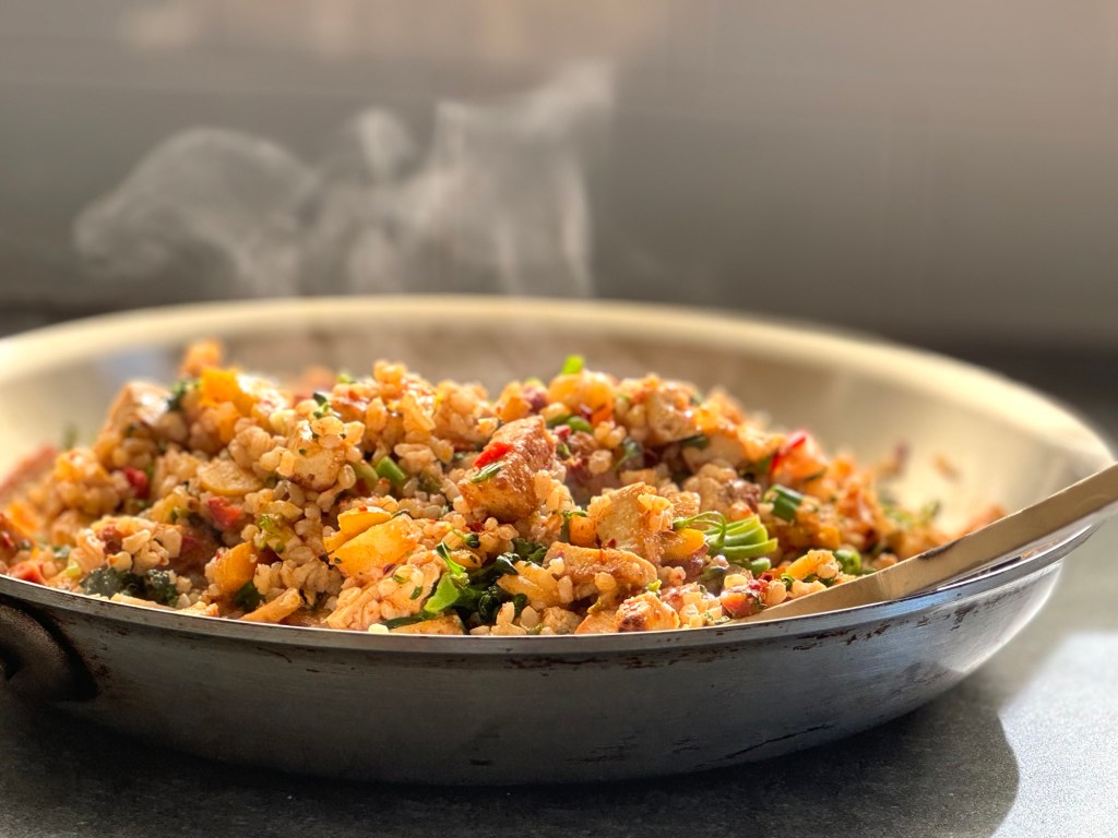 אורז מוקפץ עם ירקות&nbsp;וטופו