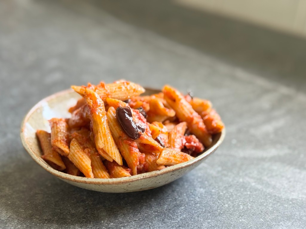 פסטה עגבניות וחצילים