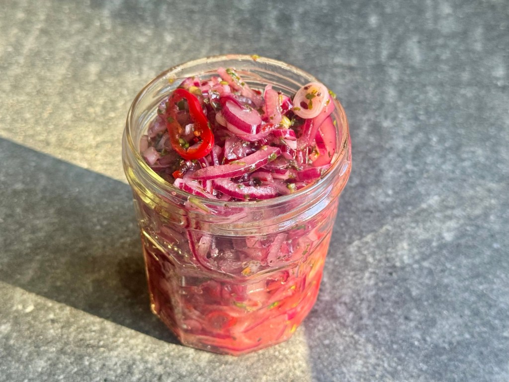 תחמיץ בצל סגול מהיר