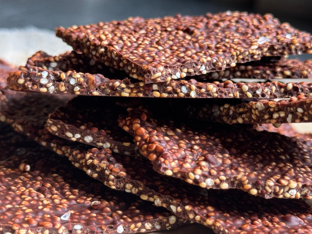 חטיף שוקולד מריר וקינואה